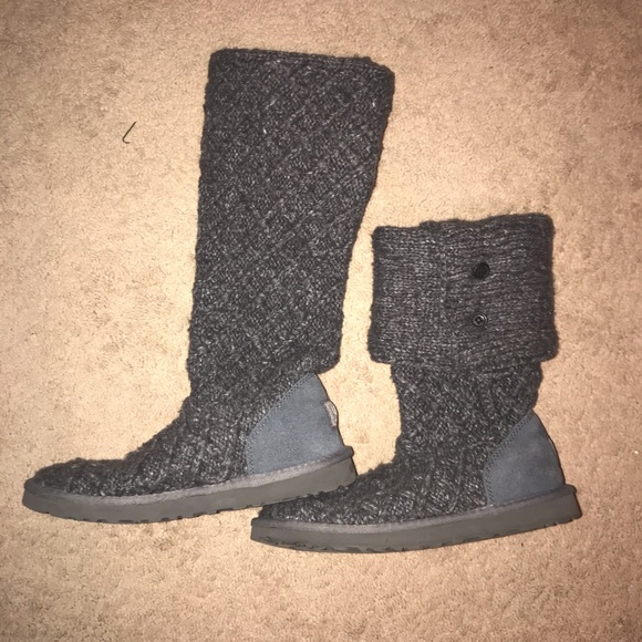UGGS - Picture 2 of 3